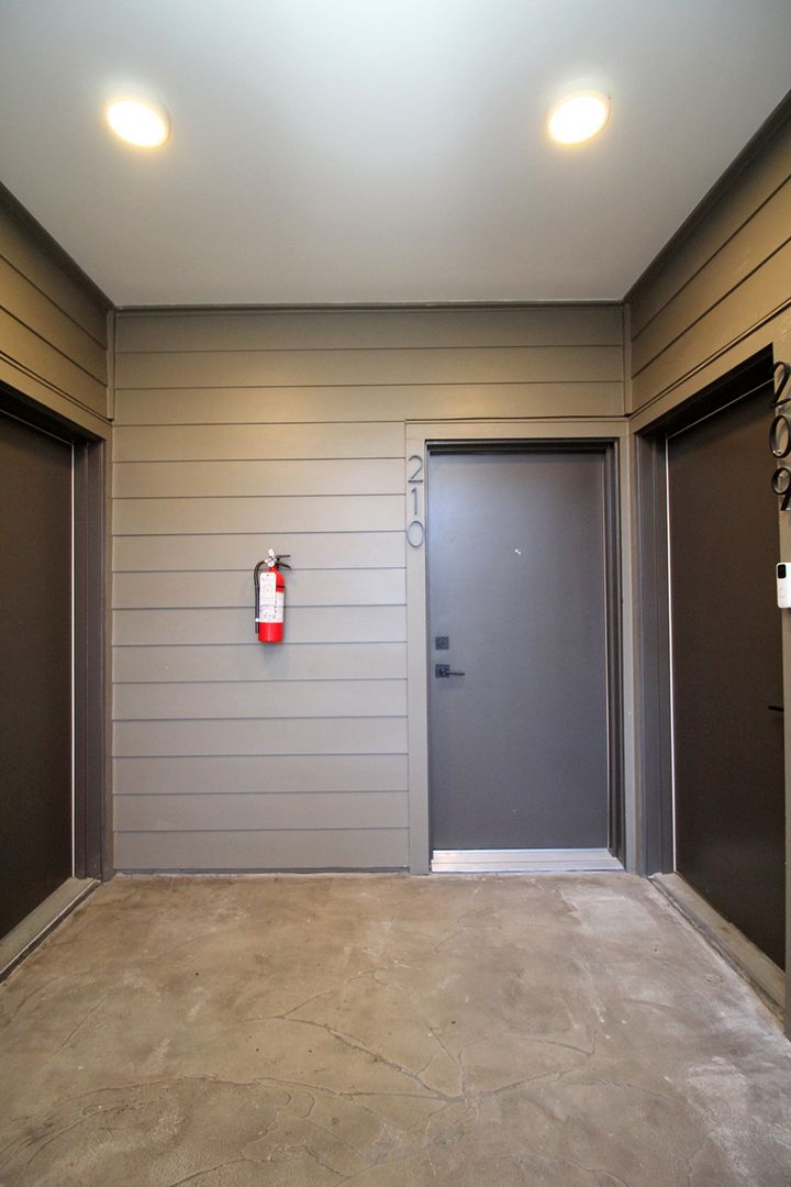 Building Photo - 8417 SW 24th Ave