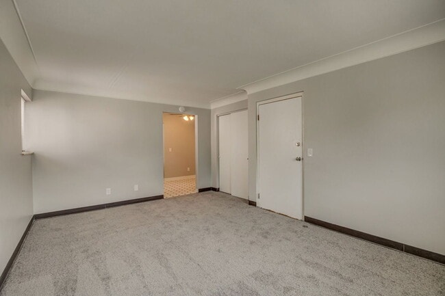 Building Photo - 522 Elliott Ave