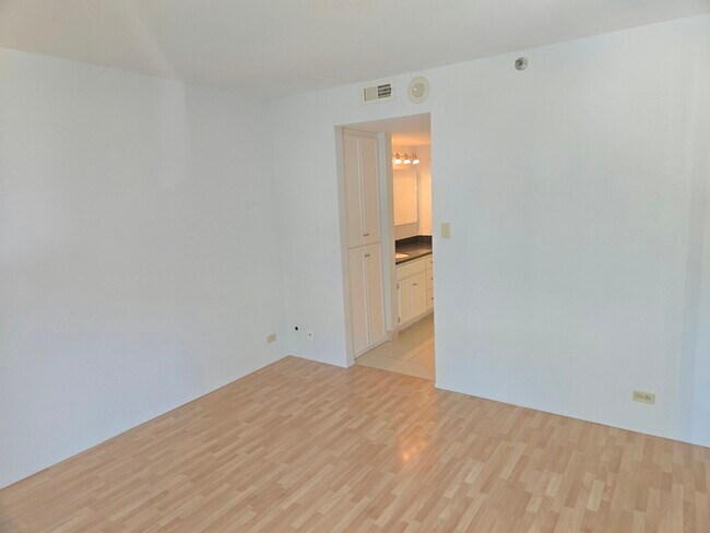 Building Photo - 1514 Seventh Avenue, Unit 205