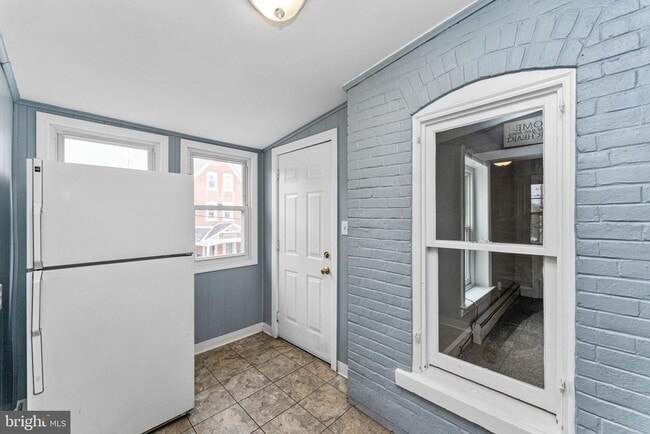 Building Photo - 255 Noble St