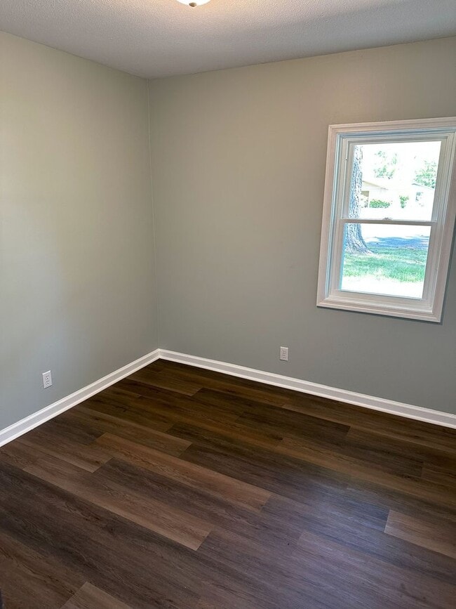 Building Photo - 3 Bedroom Home with Wooded Lot