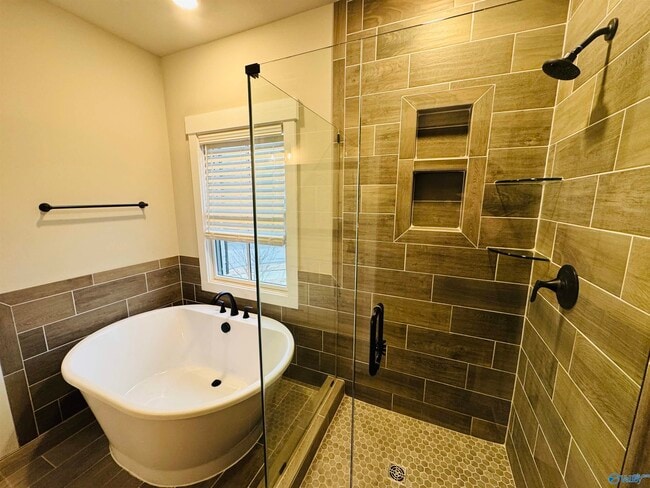 Building Photo - 136 Iberville St