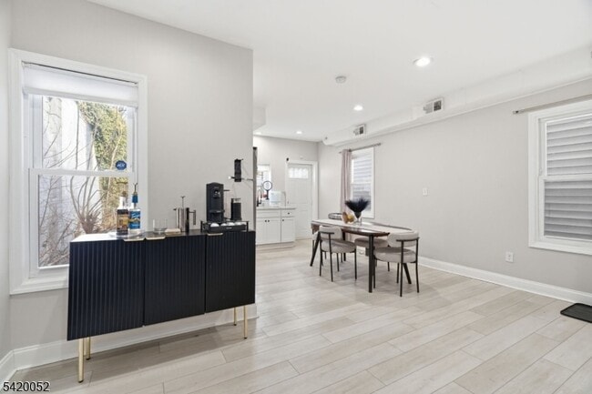 Building Photo - 87 Madison Ave