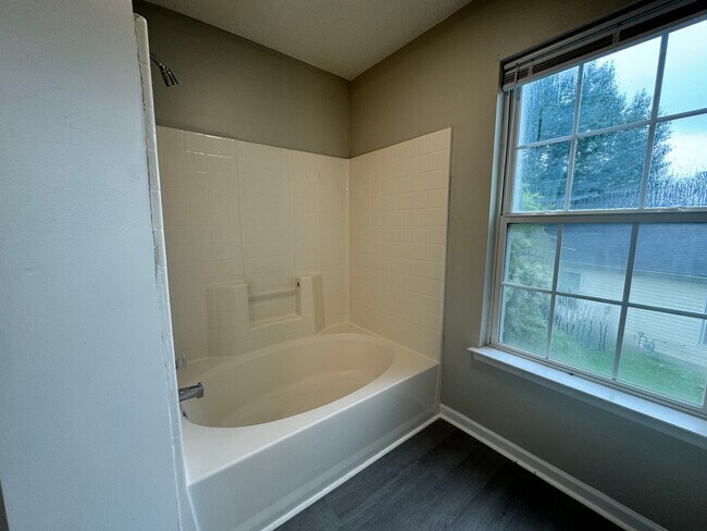 Building Photo - Room in House on Feldspar Way