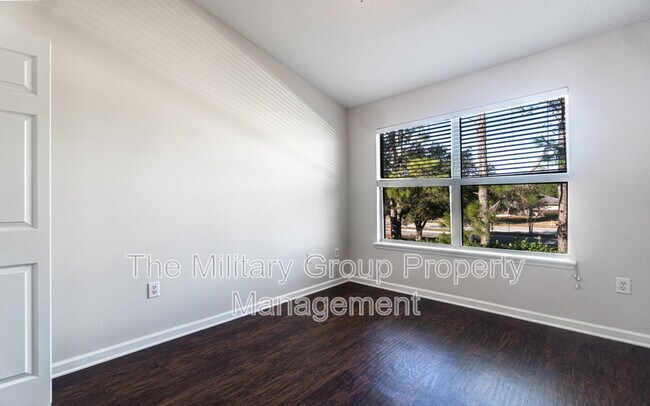 Building Photo - 710 Crystal Way