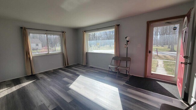 Building Photo - 655 Robinwood Dr