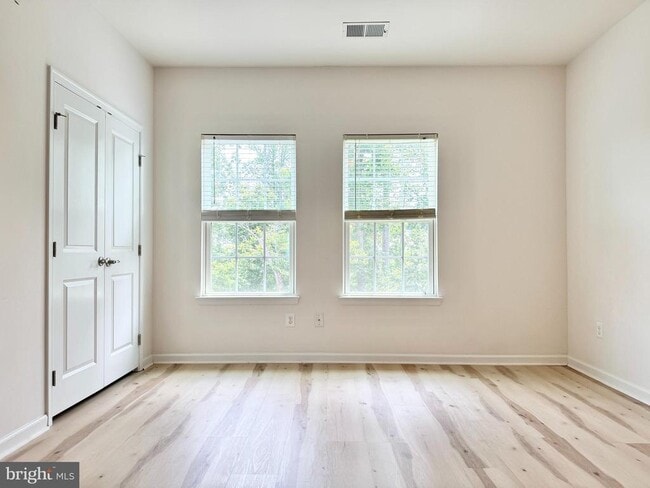 Building Photo - 127 Streamview Dr