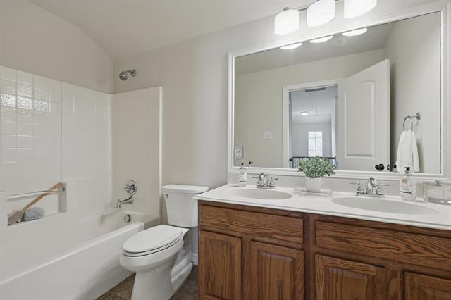 Building Photo - 400 Crossbill Ln