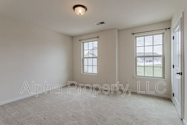 Building Photo - 14 Irvington Dr