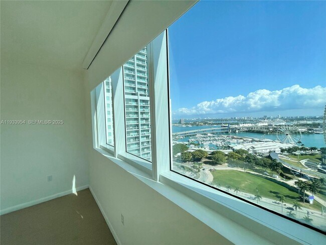 Building Photo - 253 NE 2nd St