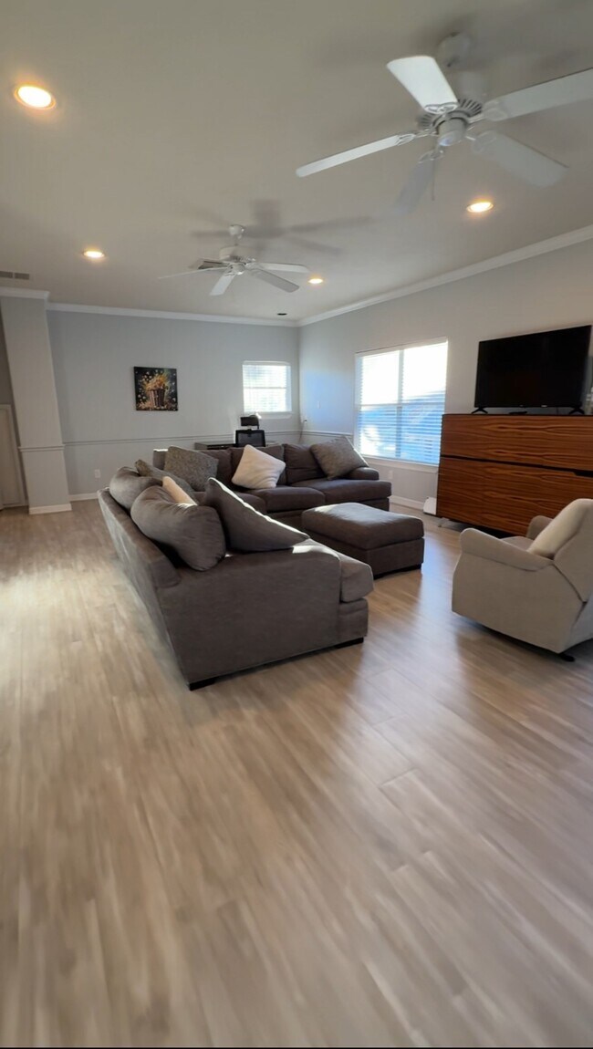 Building Photo - 13314 Hilton Head Dr