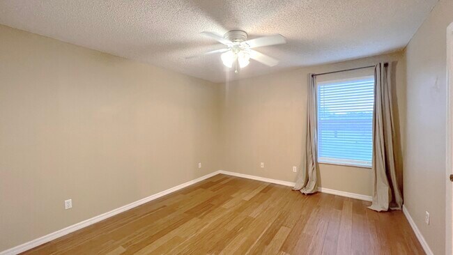 Building Photo - 831 Horseshoe Falls Dr