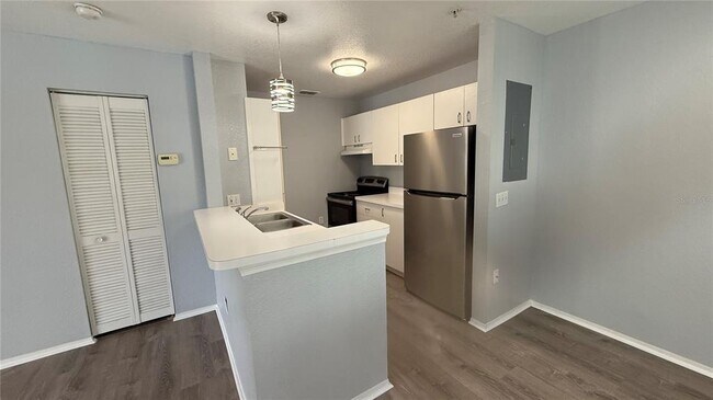Building Photo - 850 S Tamiami Trl