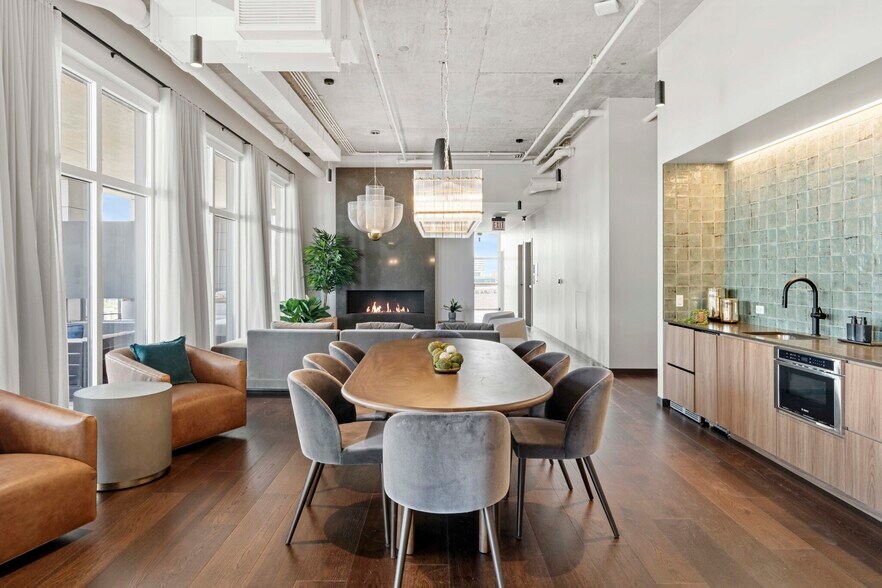 Building Photo - 154 N Ashland Ave