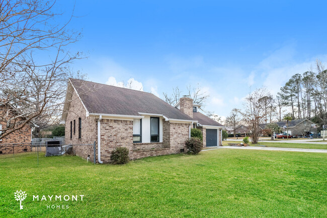 Building Photo - Stylish Brick Ranch Home