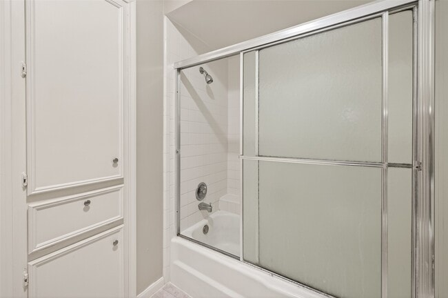 Building Photo - 10738 Briar Forest Dr