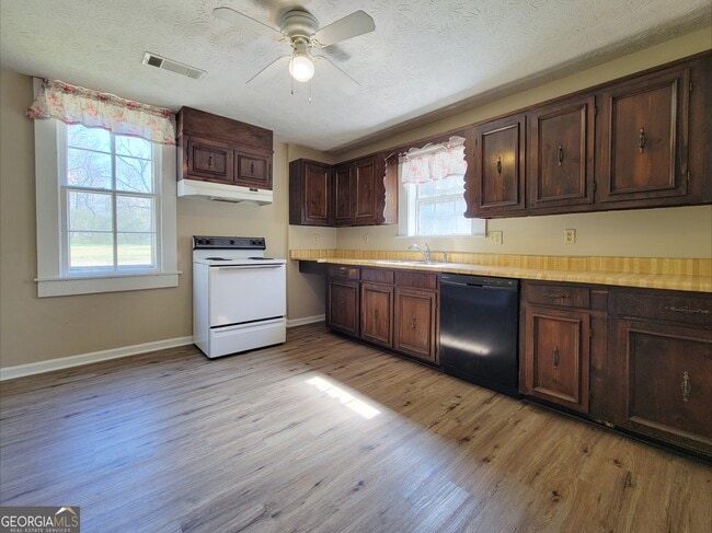 Building Photo - 334 Bill Rutledge Rd