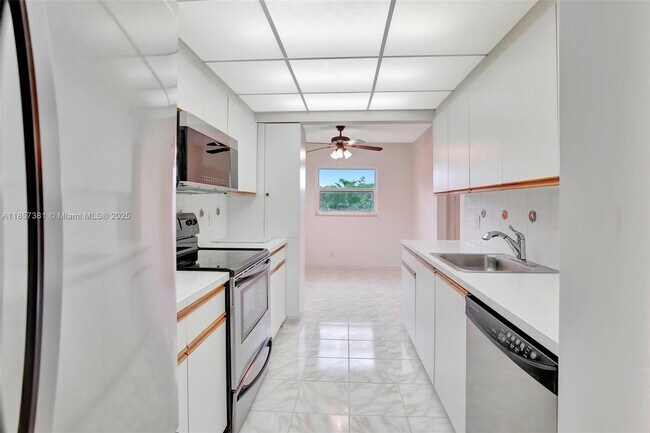 Building Photo - 1200 SW 125th Ave