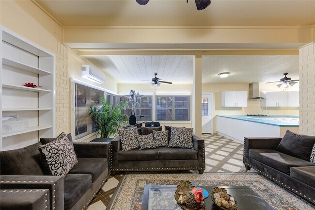 Building Photo - 11227 Dunstan Hill Dr