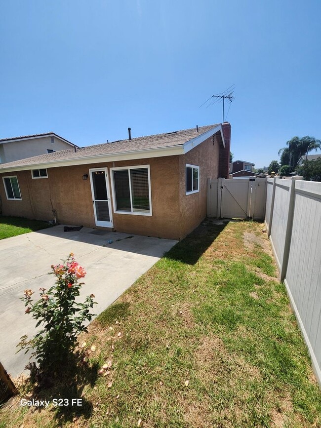 Building Photo - Single-Story home in Chino ready for you to move right in!