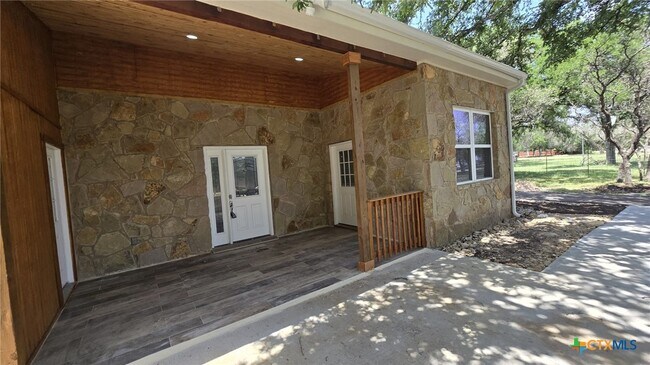 Building Photo - 305 Remuda Dr