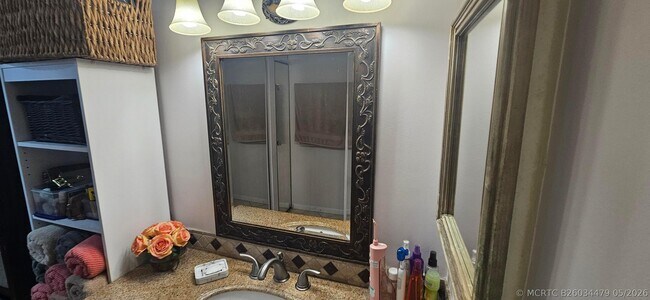 Building Photo - 2511 Carambola Cir N