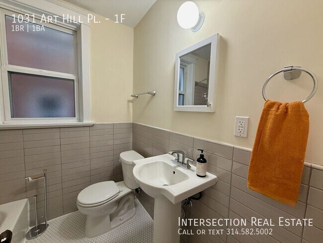 Building Photo - 1031 Art Hill Pl