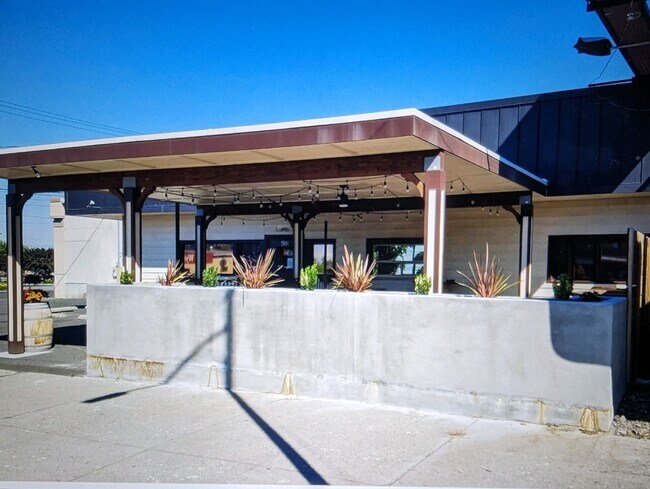 Building Photo - 430 W Main St