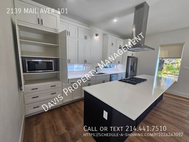 Building Photo - 2139 Mail Ave