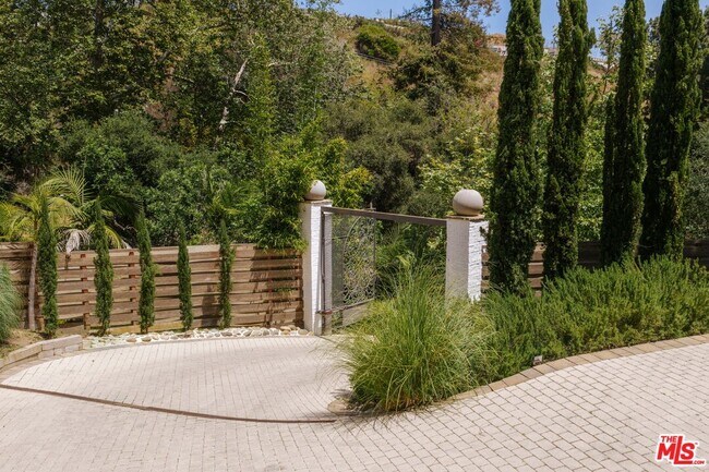 Building Photo - 1105 Rivas Canyon Rd