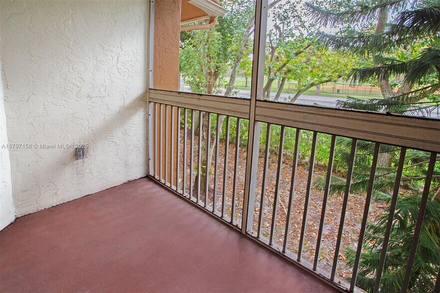 Building Photo - 735 NW 92nd Ave