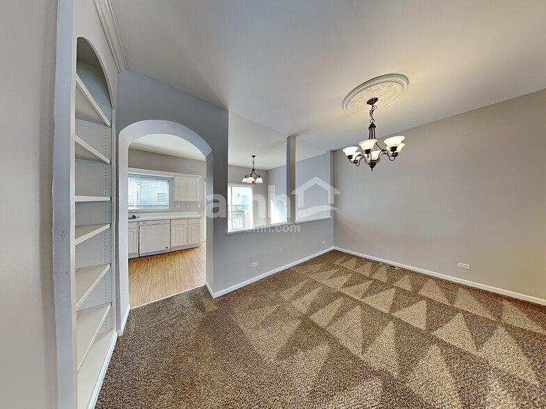 Building Photo - 2409 Courtyard Cir