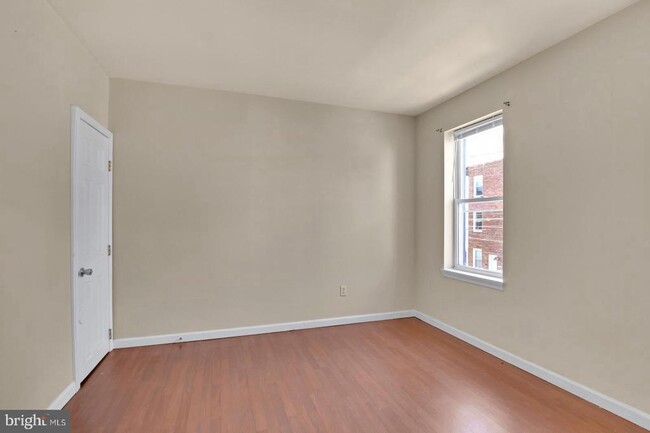 Building Photo - 2047 E Sergeant St