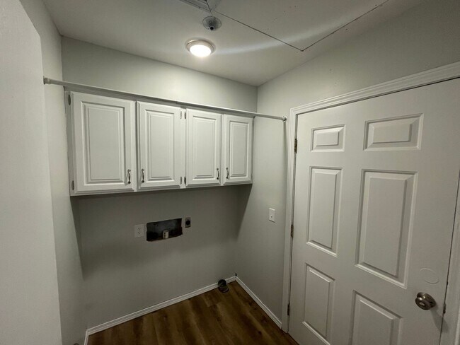 Building Photo - 2301/2307 W FR 164