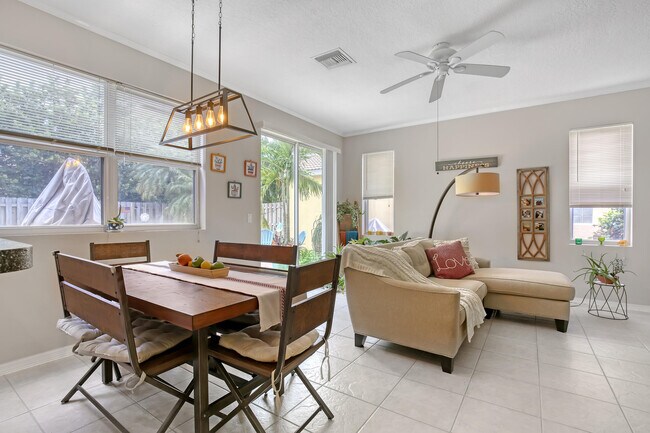Building Photo - 10751 Oak Bend Way