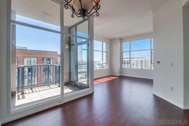 Building Photo - 530 K St