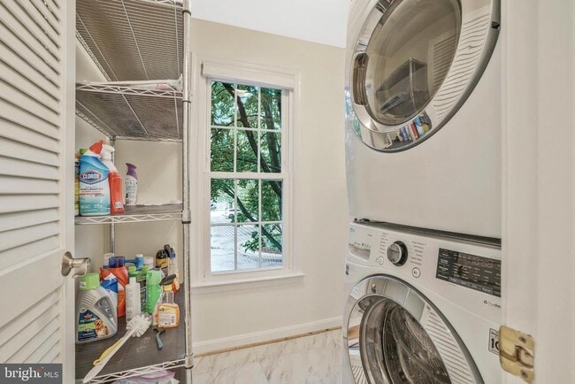 Building Photo - 14 S Manchester St