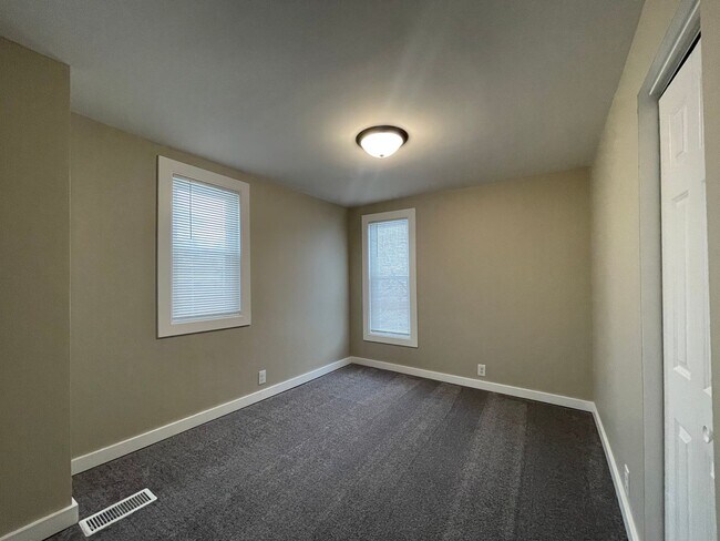 Building Photo - Nicely updated- Four Bedroom Home on the NE side of Grand Rapids!