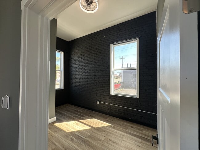 Building Photo - 1349 S B St