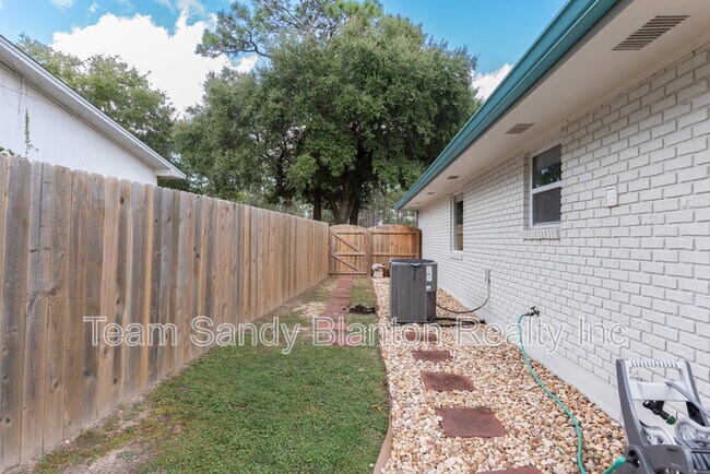 Building Photo - 3995 Tom Ln Dr