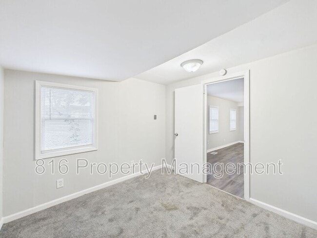 Building Photo - 126 S Village Terrace