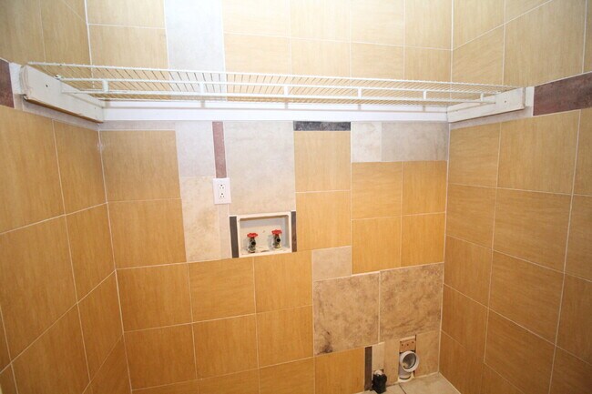 Building Photo - North Pensacola 2-Bed, 1-Bath Quadplex – Pet-Friendly, Available 1/6