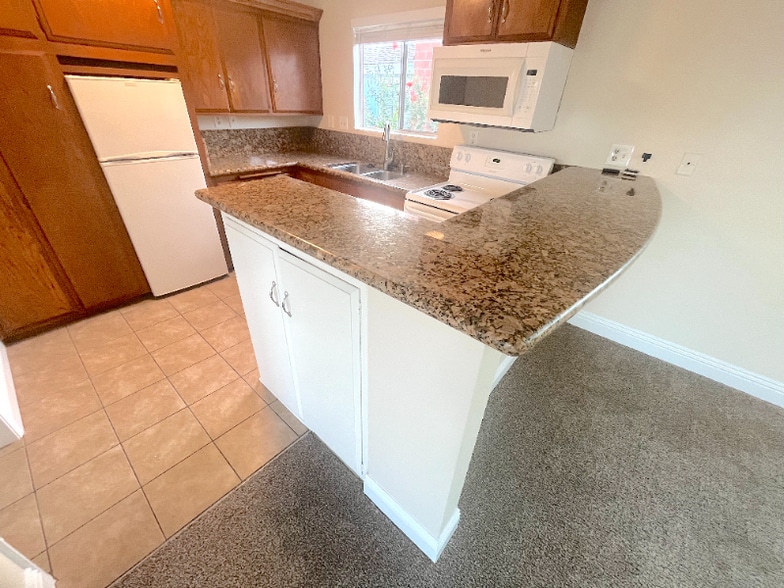 Building Photo - 931 W 19th St