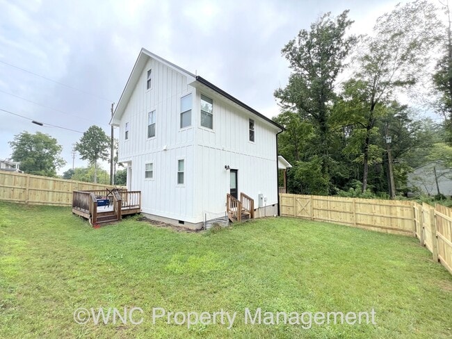 Building Photo - 133 Edgewood Rd S