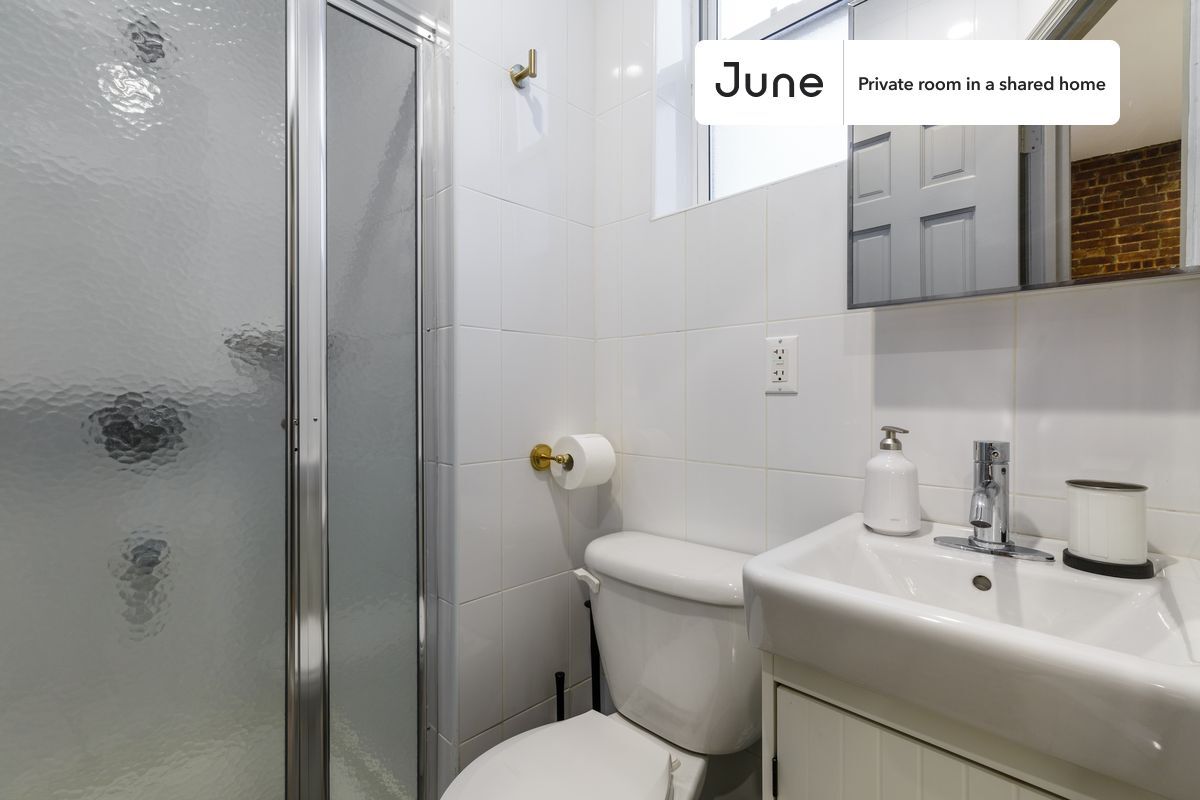 Building Photo - Room in Shared 4 bed/4 bath home in Midtown East