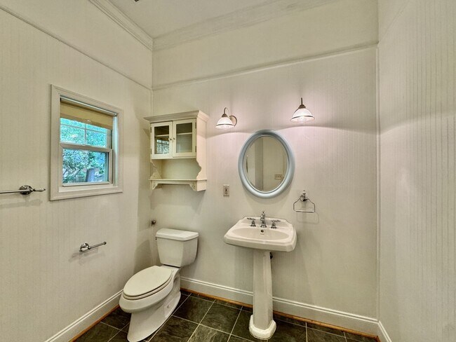 Building Photo - Recently Updated 4-Bedroom Ranch Home w/a 2 Bedroom Guest Cottage! Ready 04-23-26! Pet Friendly Home