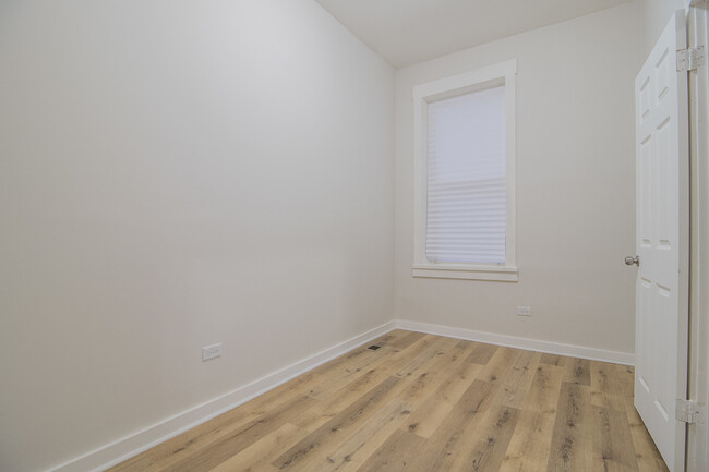 Building Photo - 1141 S Francisco Ave