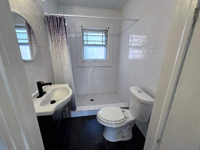 Building Photo - 766 West St