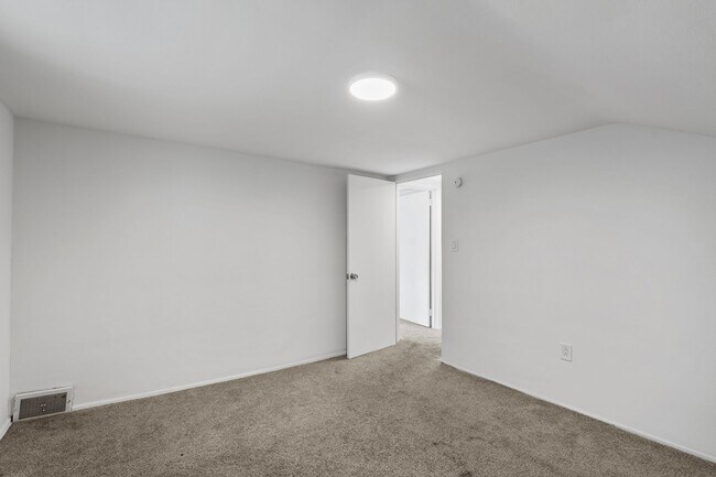 Building Photo - 17 E Sherman St