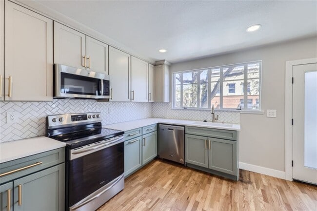 Building Photo - AMAZING LOCATION 2 Bed 2 Bath Home In Downtown Louisiville